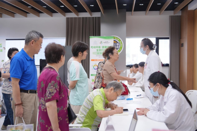 上海市第六人民醫(yī)院臨床營(yíng)養(yǎng)科舉辦社區(qū)義診健康咨詢(xún)活動(dòng)