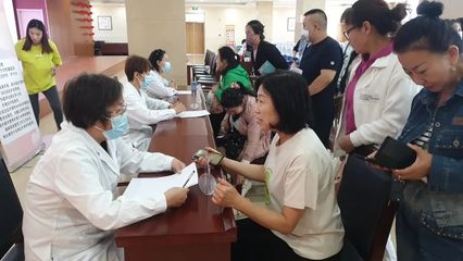 全國(guó)婦聯(lián)“健康中國(guó)·母親行動(dòng)-關(guān)愛(ài)女性健康中國(guó)行”走進(jìn)化德縣，助力女性健康素養(yǎng)提升